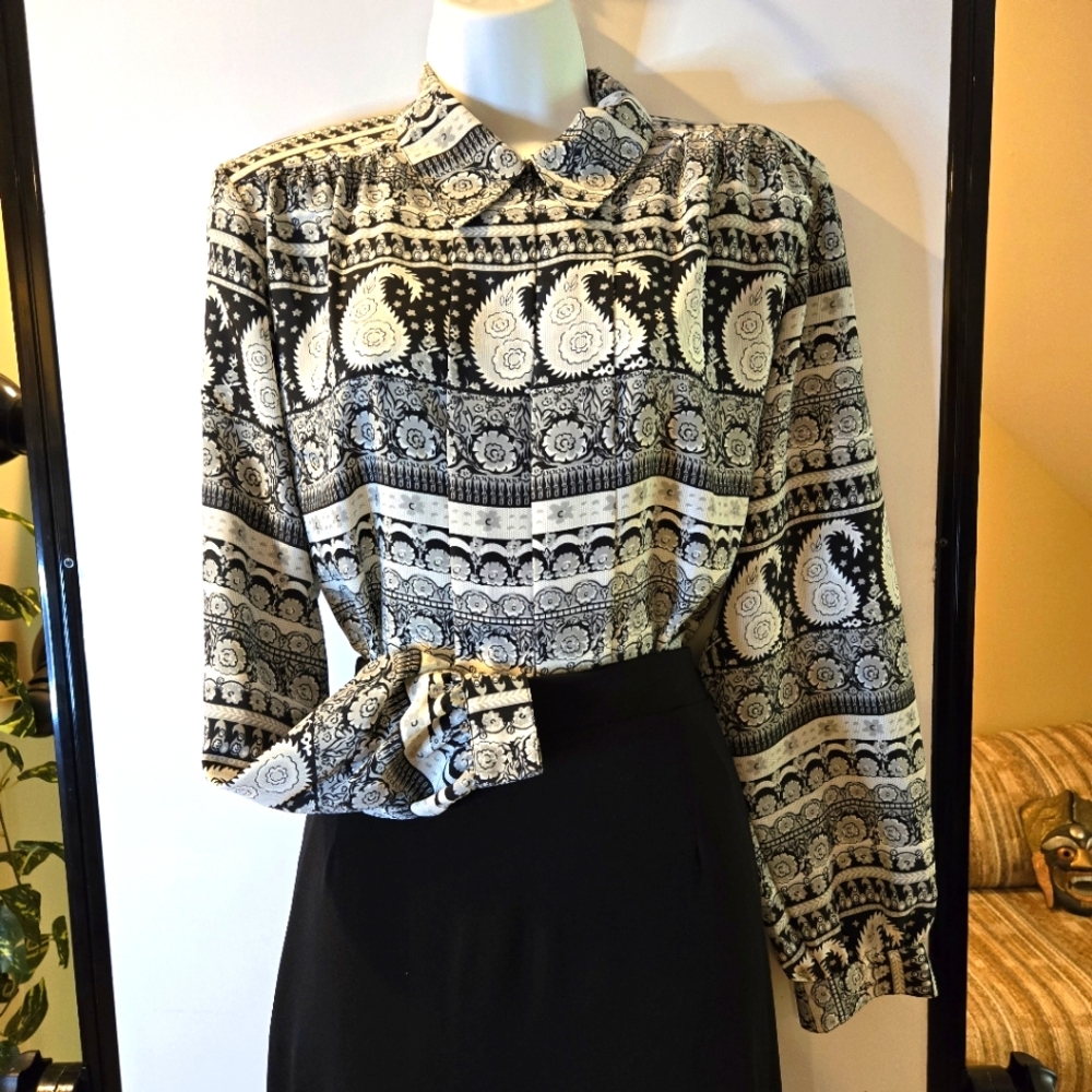 Hill & Archer Woman's Black & White Print Blouse, Long Sleeve, Size 8